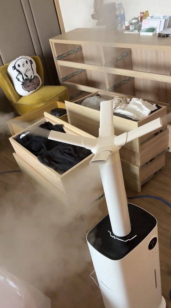 除甲醛施工時以霧化機器讓原料擴散到整個房間與櫃體
